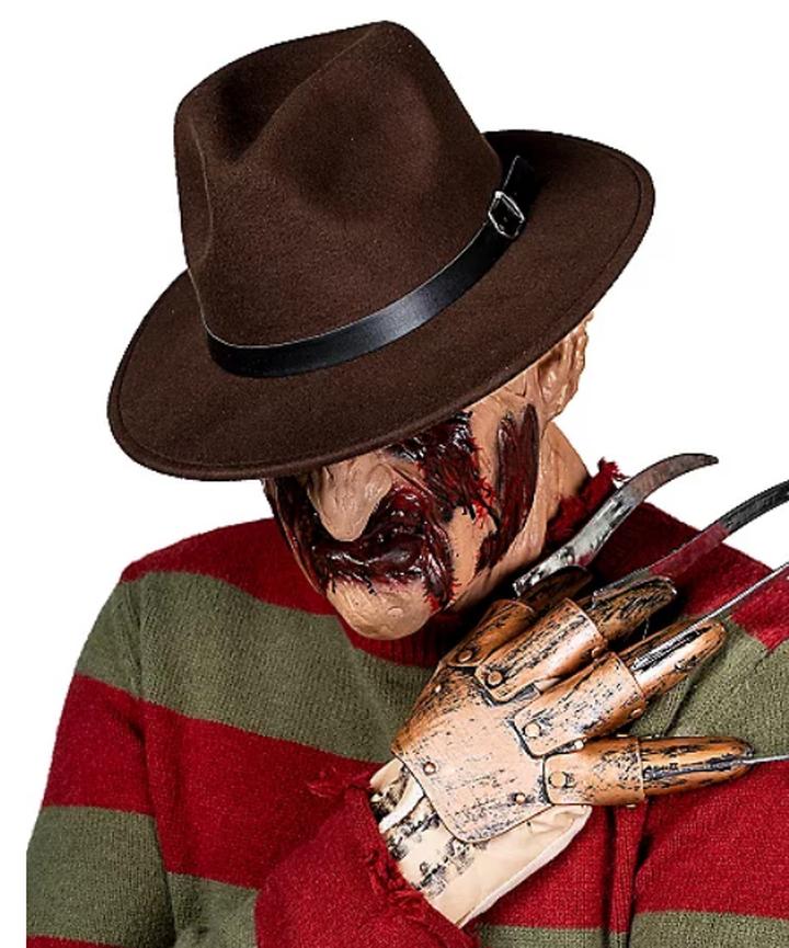 Analiza motywów i symboliki horroru