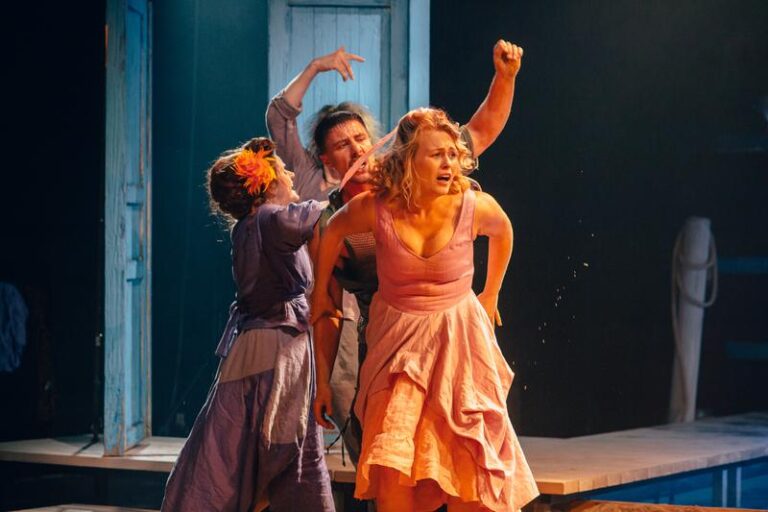 Czy Awantura to serial komediowy, który warto zobaczyć?