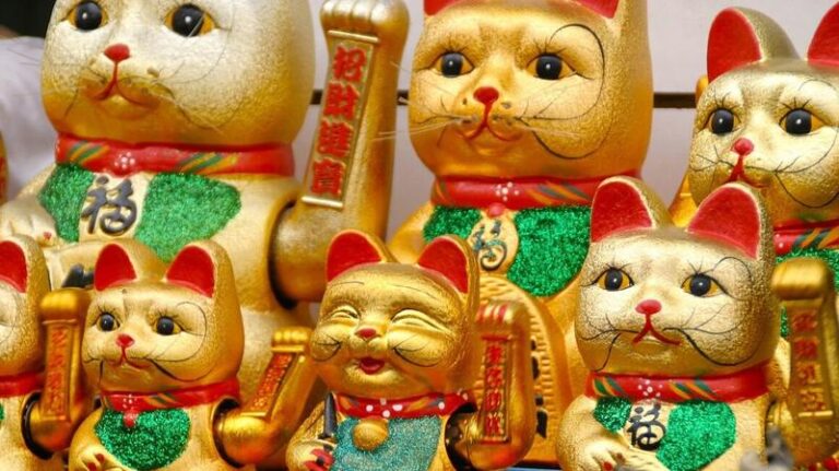 Cienie handlu dziewczynami: prawda o cierpieniu i walce o wolność w kinie