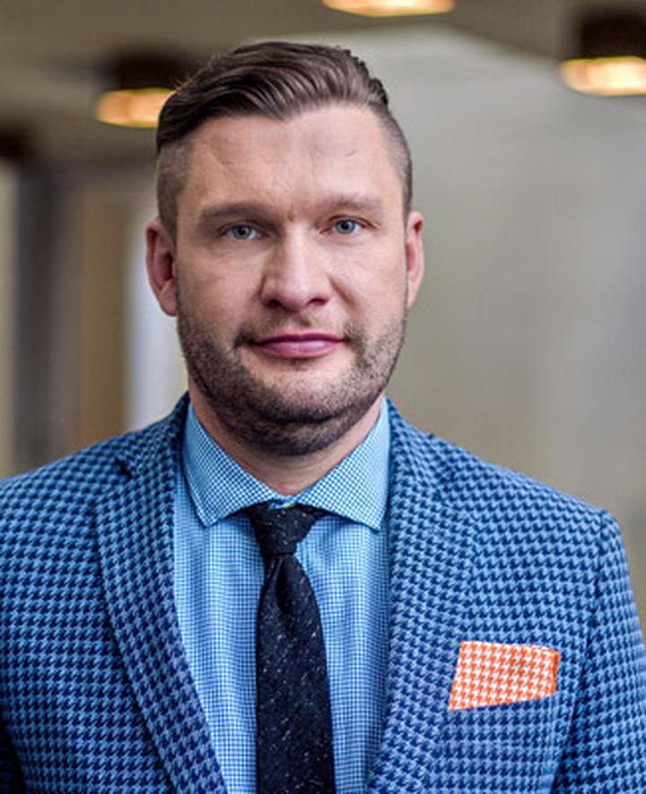 Wielowarstwowa narracja i bohaterowie