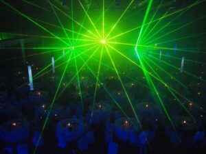 Czarodzieje wizji: Jak profesjonaliści od efektów wizualnych kreują niezwykłe światy i twarze