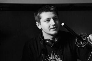 Krzysztof Komander debiutuje jako reżyser: Jak "Skrzat" rozpoczyna swoją podróż