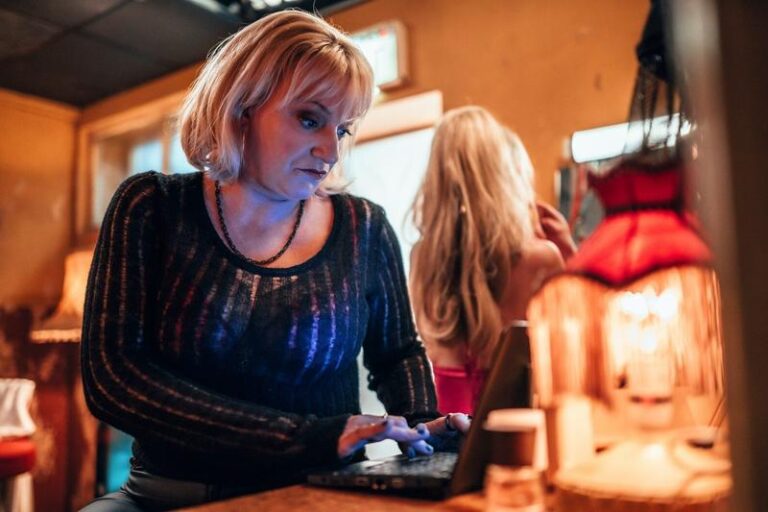 Czy Zmokłe Psy to serial, który warto zobaczyć? Moja szczera recenzja