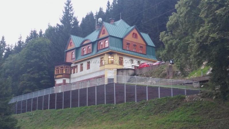 Jak kończy się dramatyczna historia Toski w operze Pucciniego?