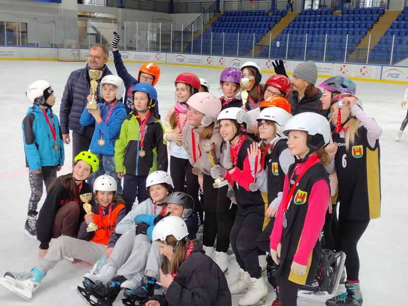 Mroczne oblicze Obcego Przymierza: odkryj pełną kontynuację sagi science fiction