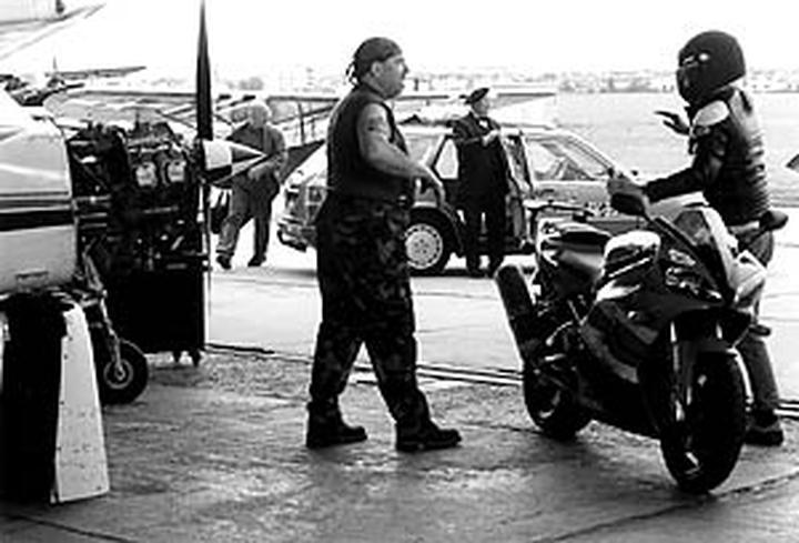 Emocje i przemijanie w „W kogo ja się wrodziłem” – odkrywanie rodzinnych relacji w filmie