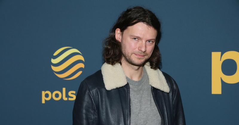 Mateusz Kościukiewicz: Zaskakujący talent aktora, który podbija serca widzów